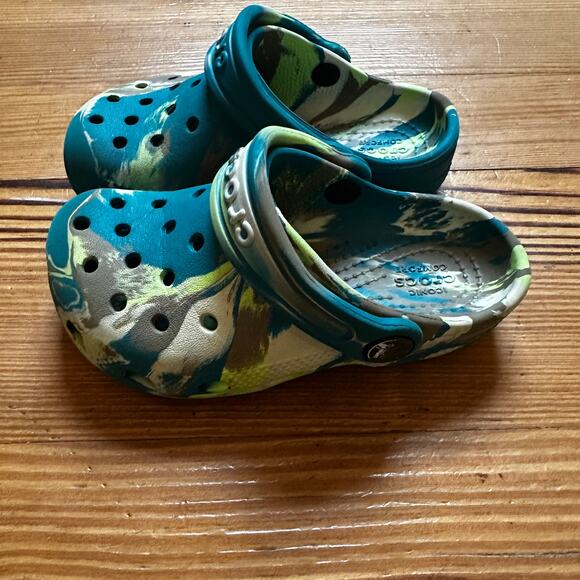 CROCS green blue classic slip on clogs SIZE 9 - Picture 1 of 4